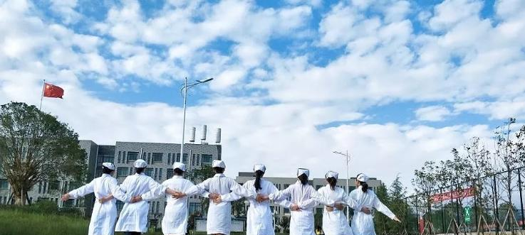 昭通卫生学校2021年报名条件、招生要求、招生对象