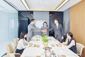 大连新励成当众讲话口才培训班老师配图