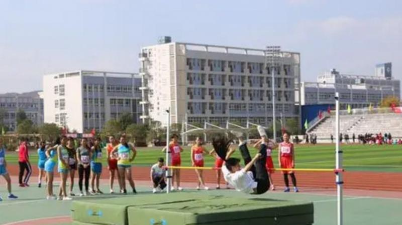 云南省昆明铁路机械学校