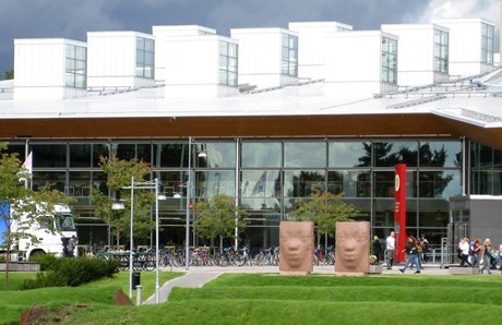 卡尔斯塔德大学