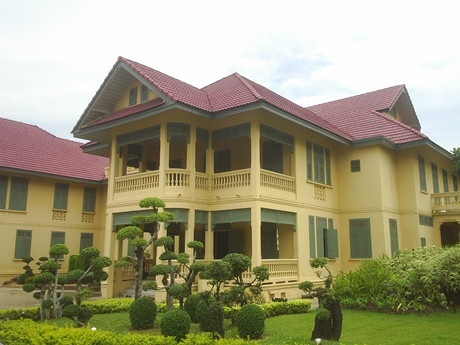 宣素那他皇家大学