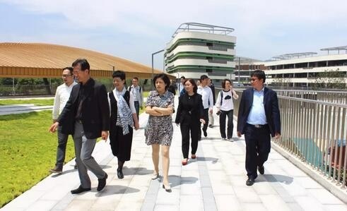 义乌市副市长骆小俊一行莅临湖州帕丁顿双语学校视察工作.jpg