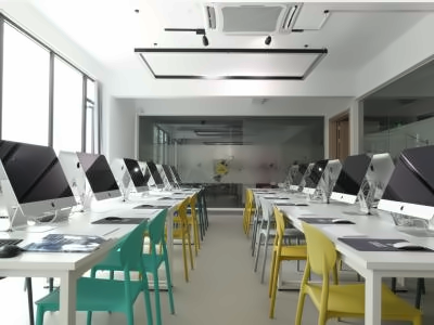 上海市松江区科德高级中学计算机房