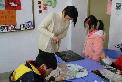 中加枫华国际学校动漫插画课程：在色彩的世界里"玩出"艺术
