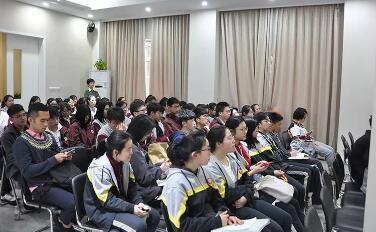 上海光华剑桥首届英文诗朗诵大赛