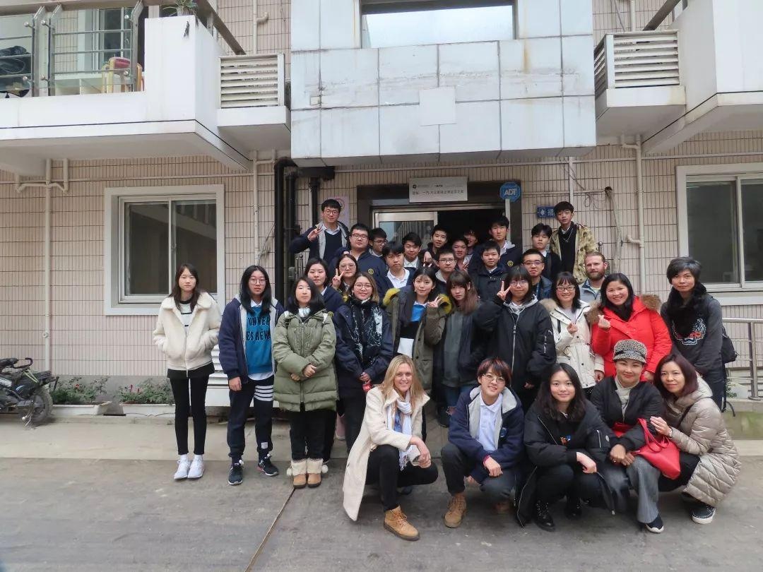 学生合影.jpg