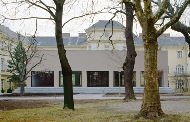 劳德尔国际商务学校