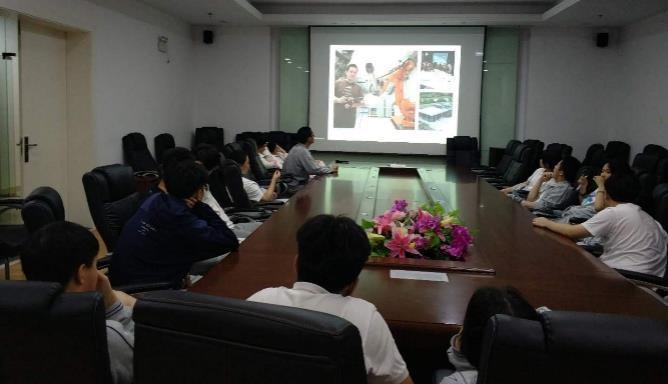 上海金苹果双语学校国际部英国大学在线讲座.jpg