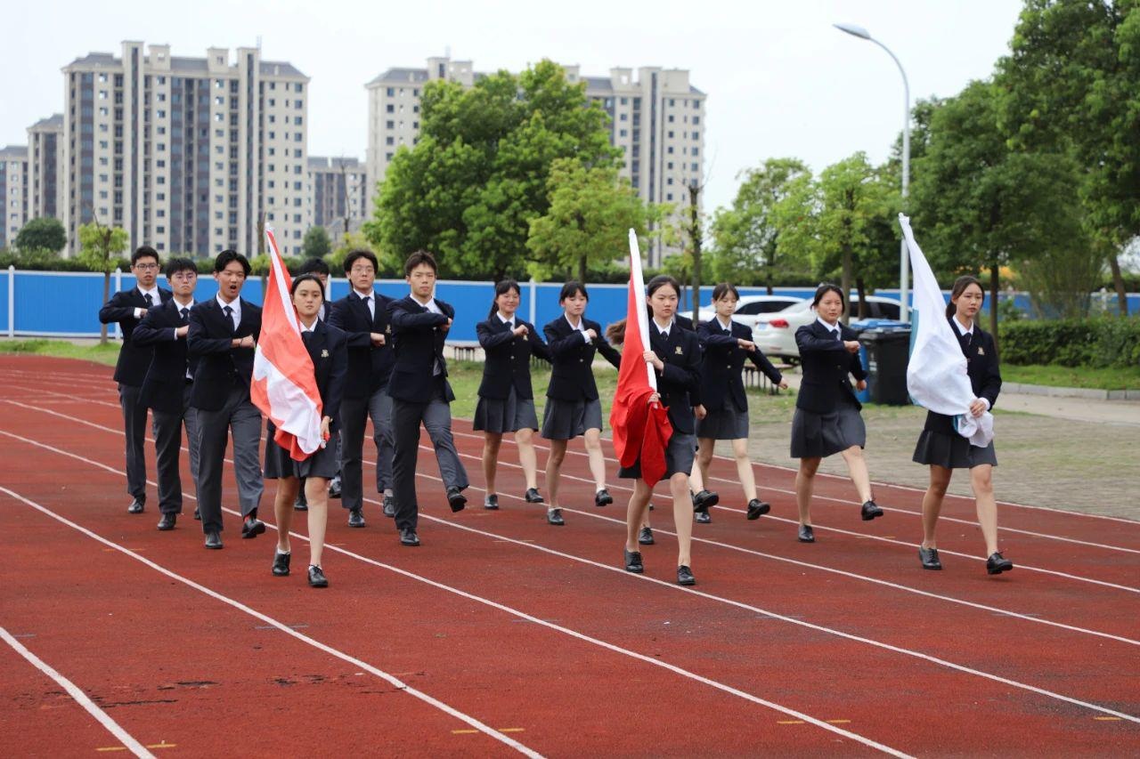 上海枫叶国际学校“传承恩来精神”主题升旗仪式.jpg