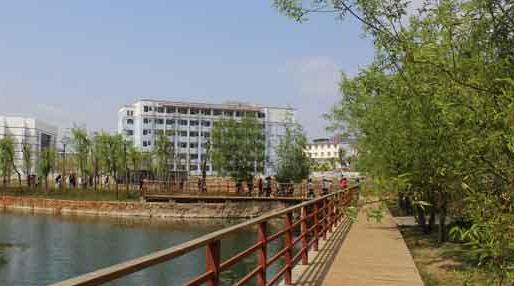 丽江市技工学校