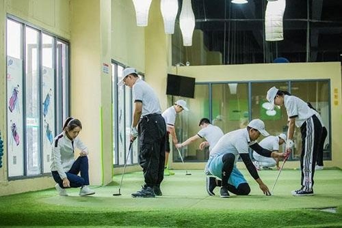 中加枫华国际学校高尔夫球馆