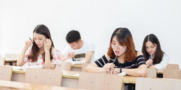 注会考试综合阶段考英语吗