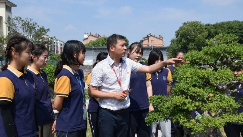 江阴华姿中等专业学校