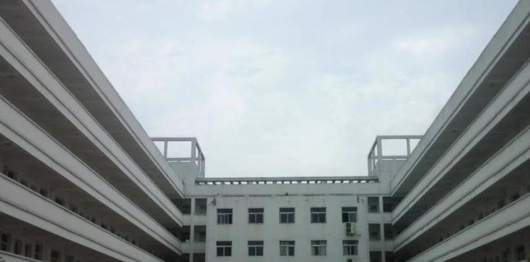 赤壁机电信息技术学校