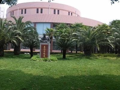 上外立泰学院环境