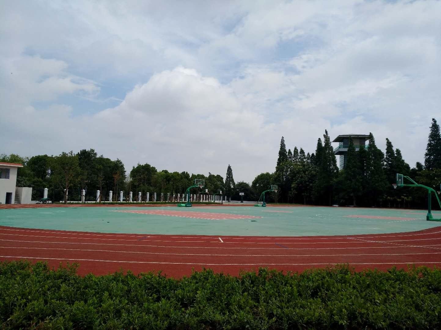 学校操场.jpg