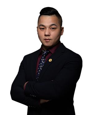 李文龙