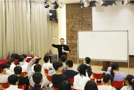 上海金苹果双语学校国际部领导力培训.jpg