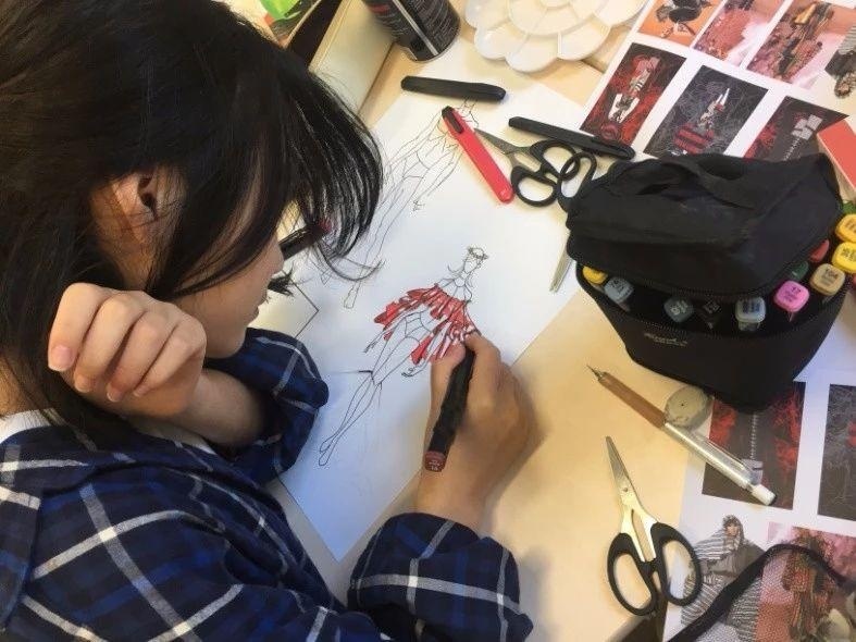 服装拼贴画.jpg
