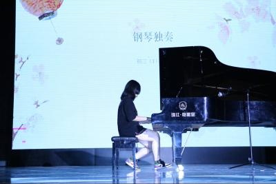 钢琴演奏.jpg