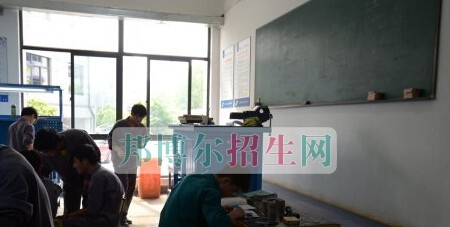 巴中技工学校