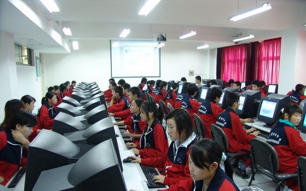 成都洞子口职业高级中学