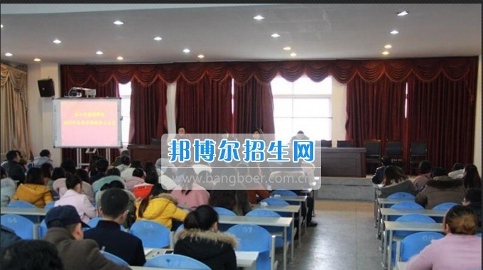 乐山市旅游学校稳定发展，促进发展，又好又快地发展