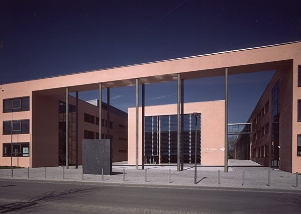 代根多夫应用技术大学