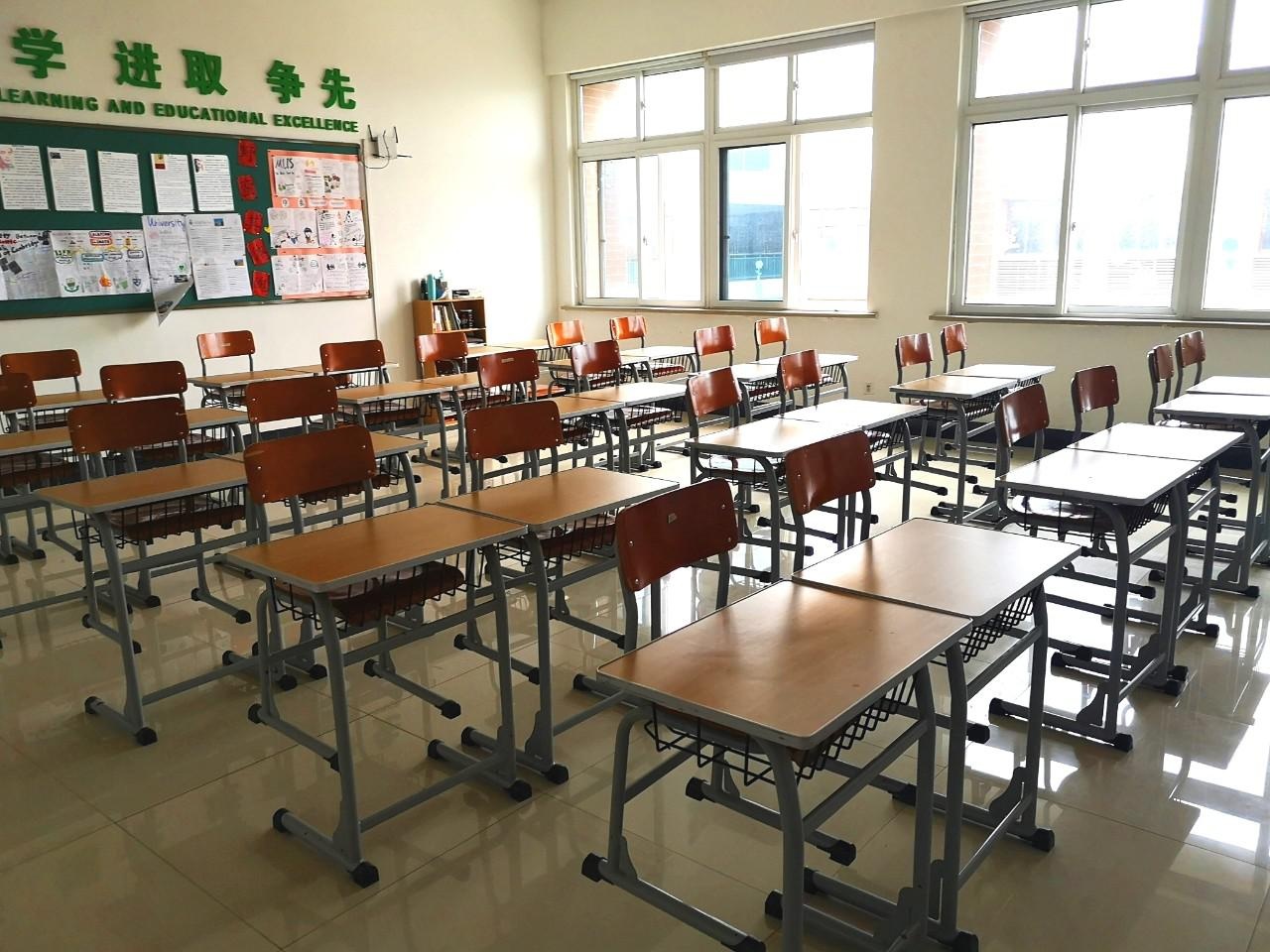 整齐的教室.jpg