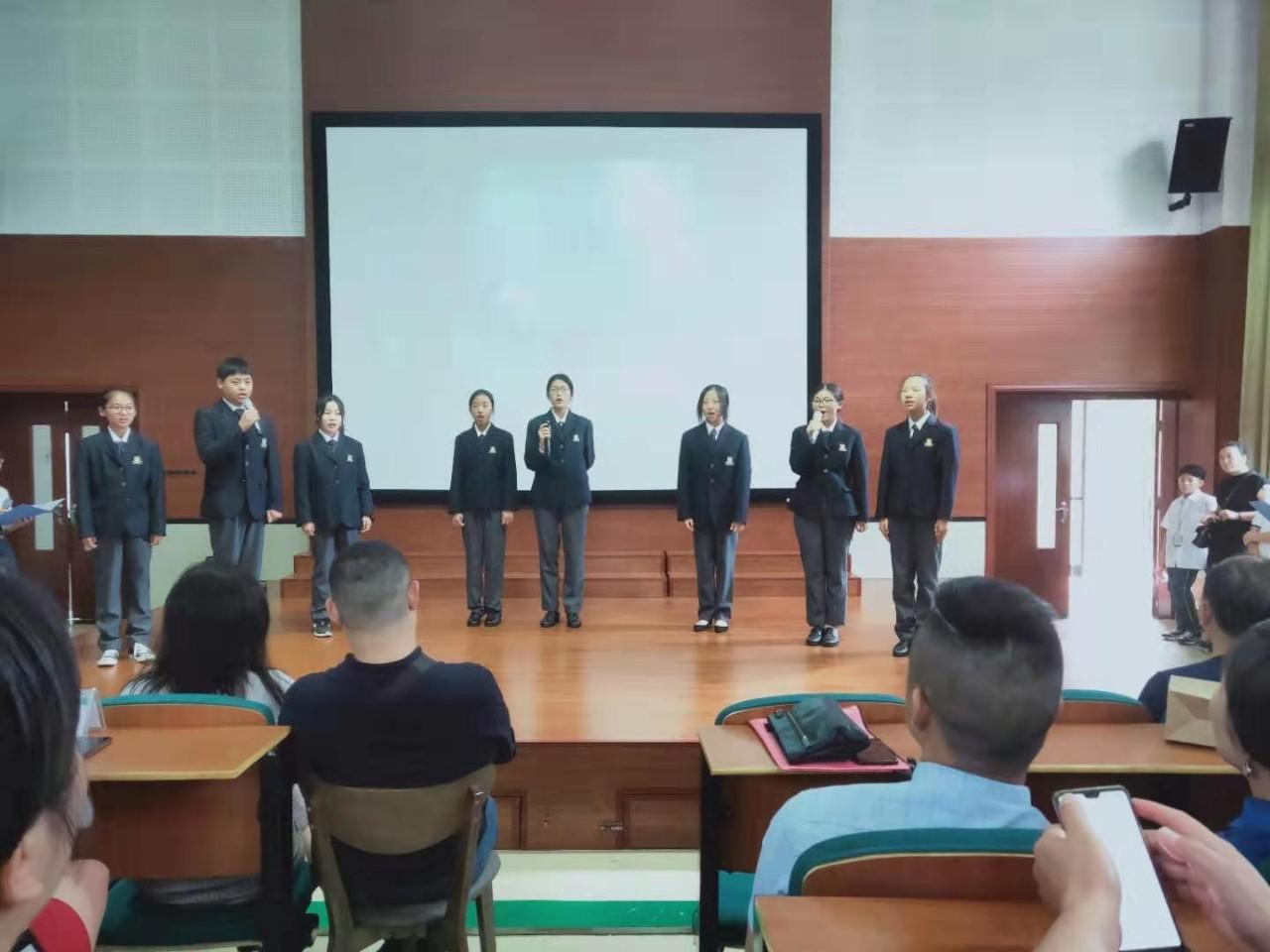 上海枫叶国际学校初中部家长会.jpg