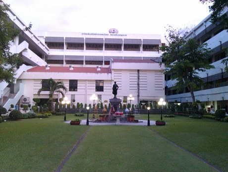 东方皇家理工大学