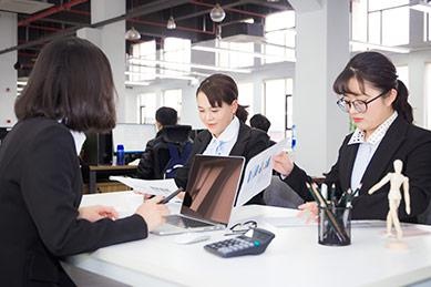 想拓展人脉圈，获得认同，提升个人影响力的人