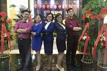 新励成口才培训老师合影