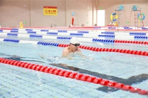 中加枫华国际学校游泳池