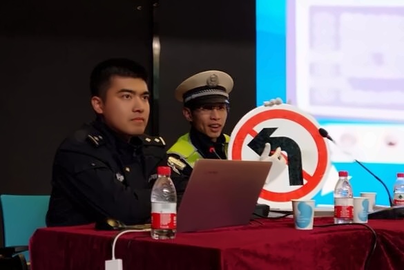 讲座现场.jpg