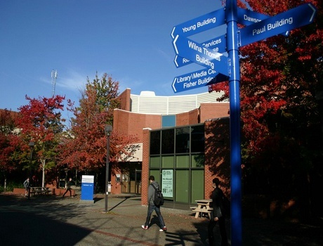 卡莫森学院