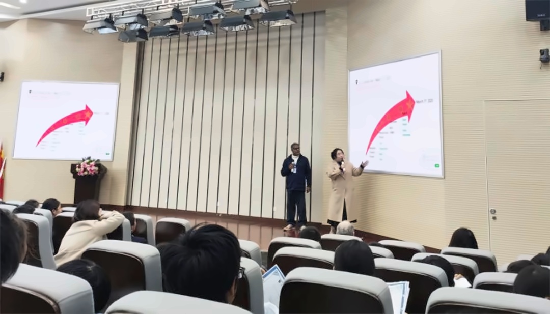 上师大附二外小初部Science Fair科学节启动.jpg