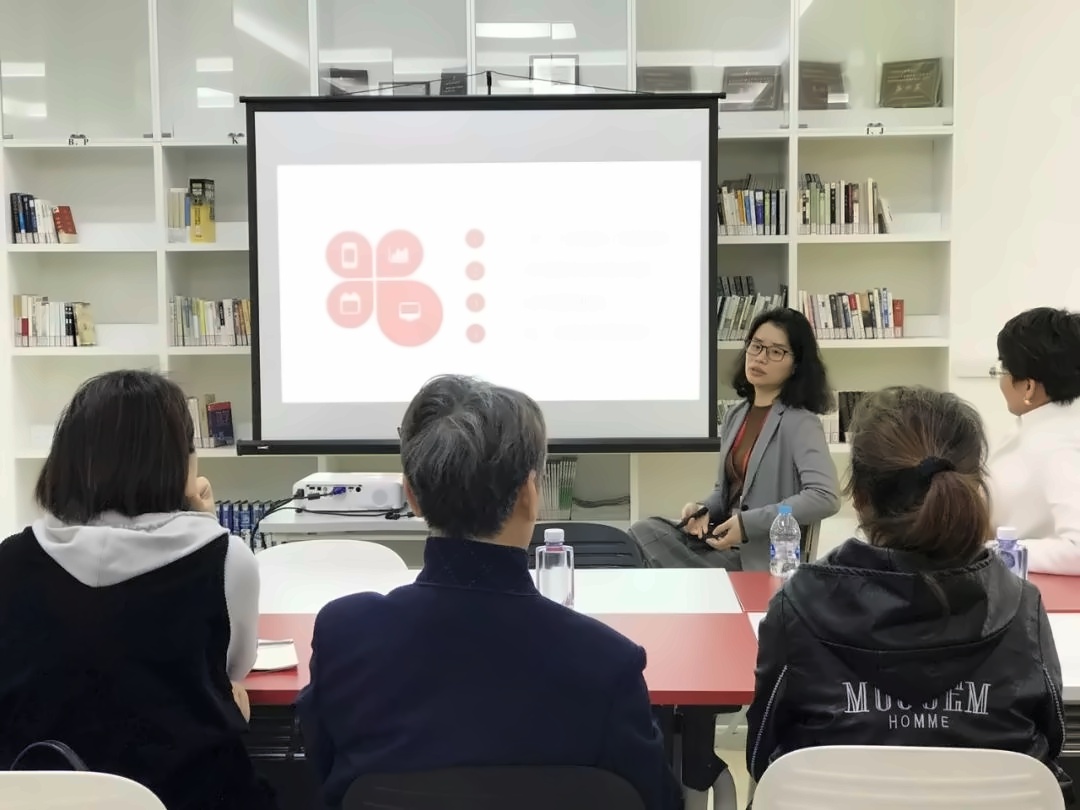 期中家长会.jpg