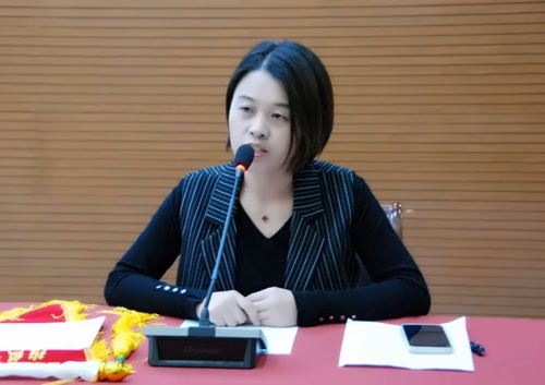学生活动助理老师徐欢宣读获奖名单