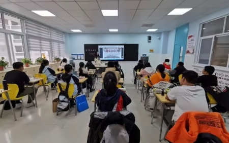 滁州海亮学校融合部国祭日主题活动.jpg