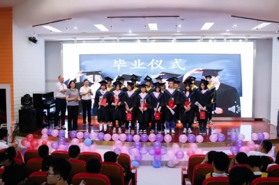 太仓华顿外国语学校初中部毕业典礼.jpg