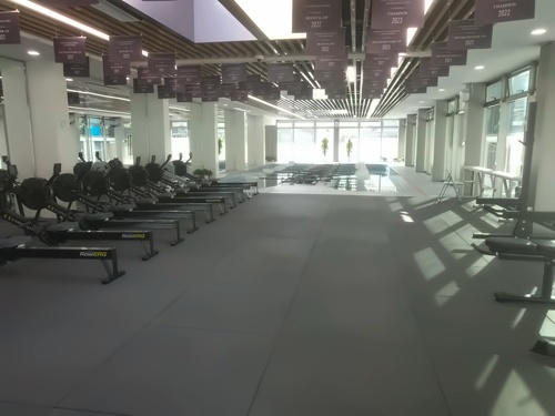 万科双语学校赛艇模拟训练室.jpg