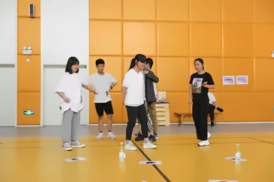 蒙眼找东西.jpg
