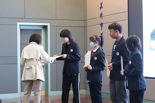 颁奖