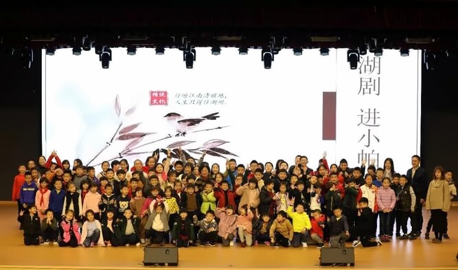学生合影.jpg