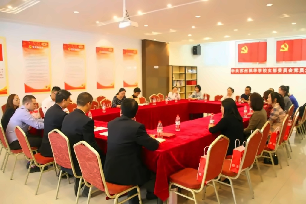 中加楓華國際學校新一屆高中家委會.jpg