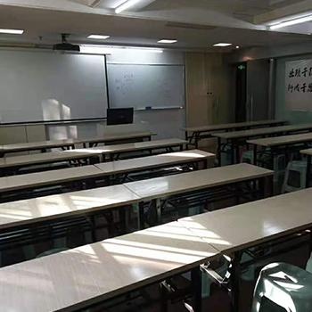 宽敞教室