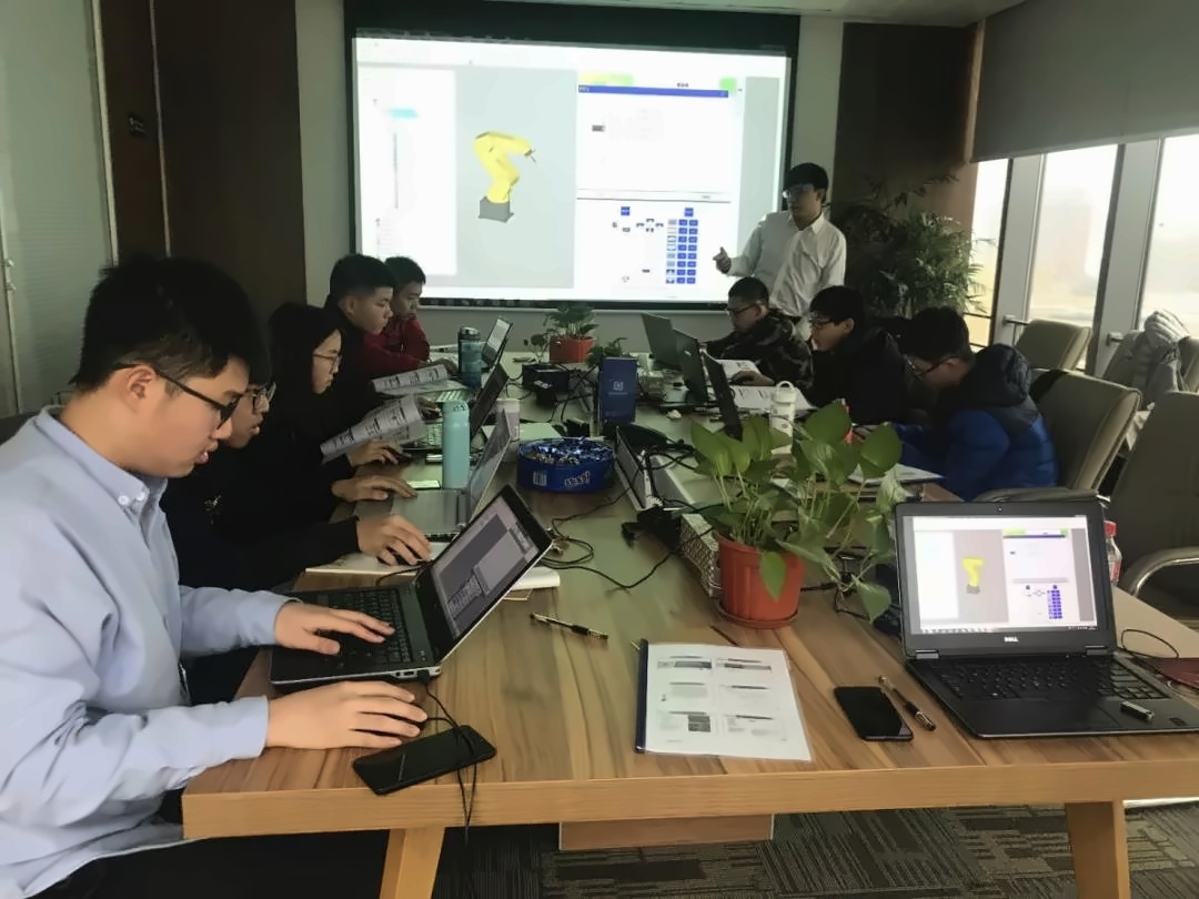 中育贝拉国际高中