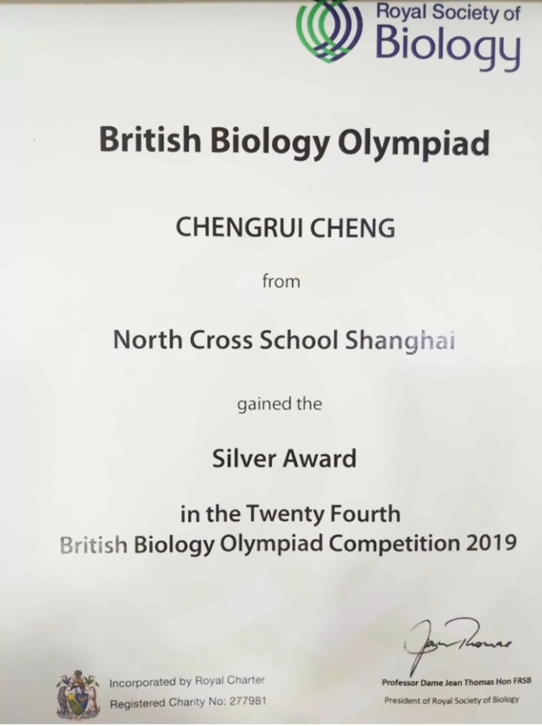 诺科学生在“英国中学生物奥林匹克竞赛”中斩获银奖.jpg