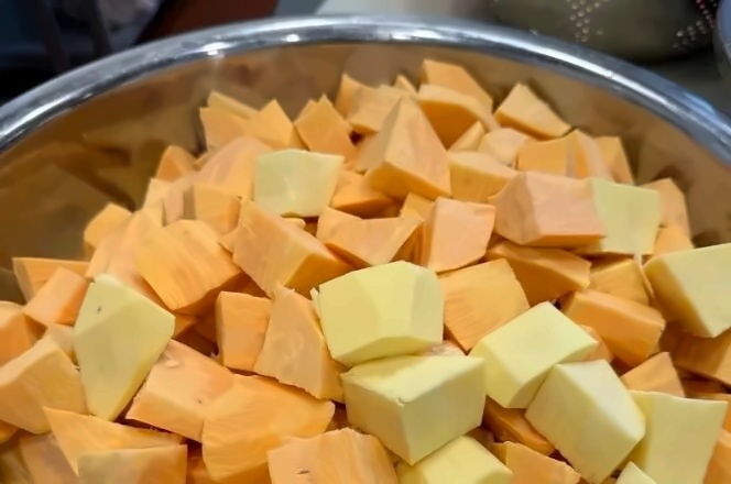 上海莱克顿学校食堂食材.jpg